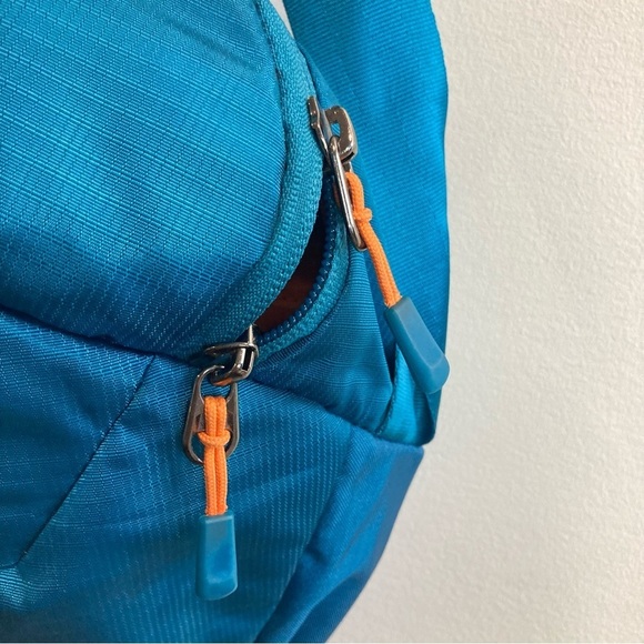 MEC  Stratis Messenger Shoulder Bag 13L Unisex laptop backpack daypack waist - Picture 14 of 16